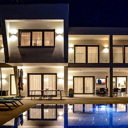 Moroz - By Bedzy Villa *