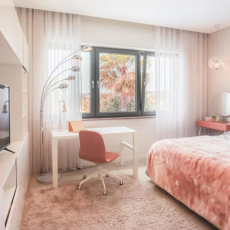 Moroz - By Bedzy Villa *