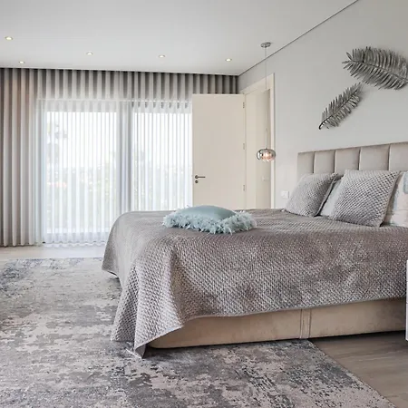 Moroz - By Bedzy Villa *