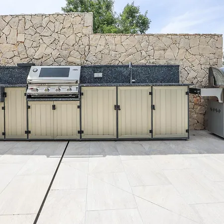 Villa Moroz - By Bedzy Almancil