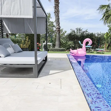 Moroz - By Bedzy Villa *