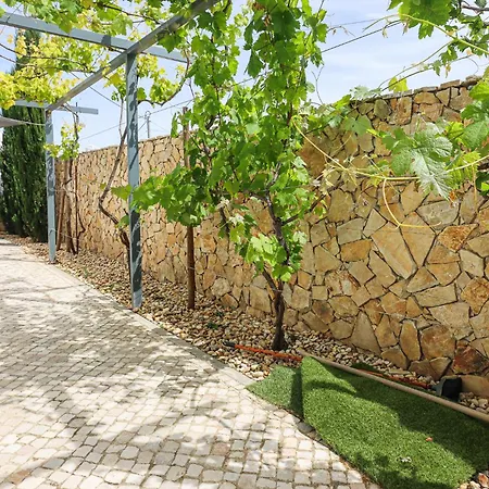 Moroz - By Bedzy Villa *